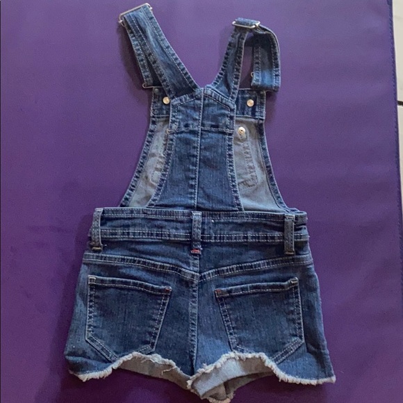 Cute Jordache overall Shorts 🩳 Size 4-5 small - Picture 2 of 2